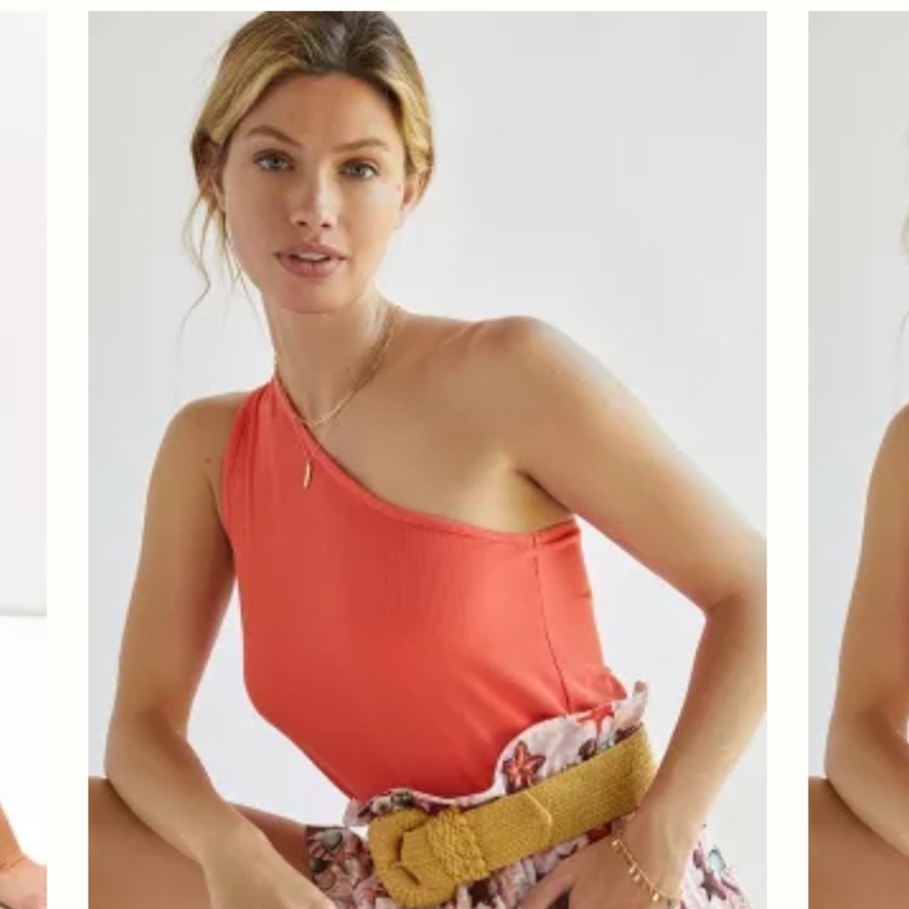 Coral shoulder cut out top size M